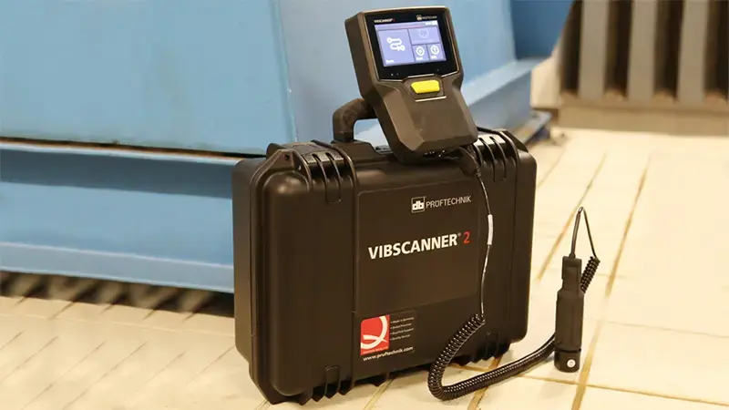 PRUFTECHNIK的VIBSCANNER 2数据收集器，带有传感器和外壳 